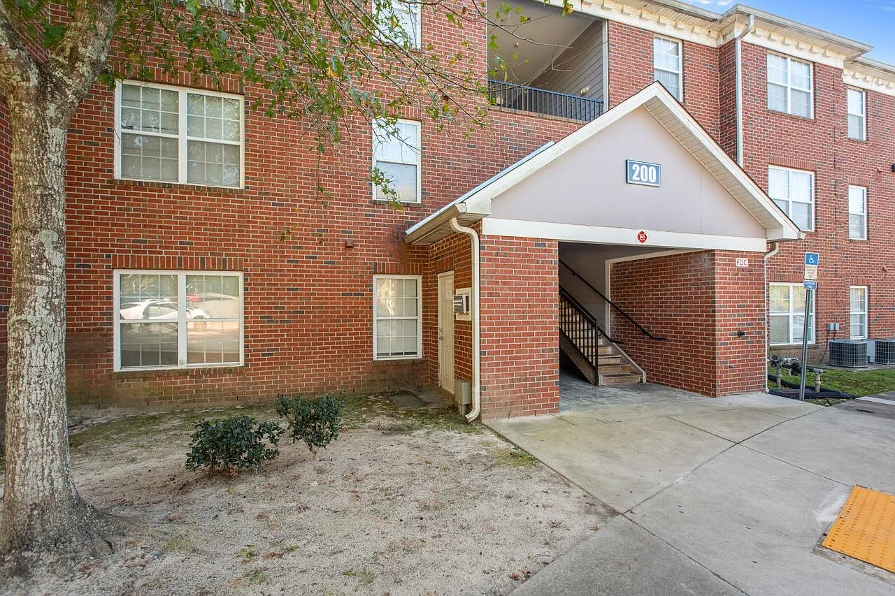 2 bed, 2.0 bath, 1037 sqft, $1,250 — Photo 2