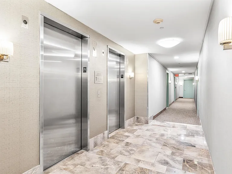 25 Hudson St #412 — Photo 8