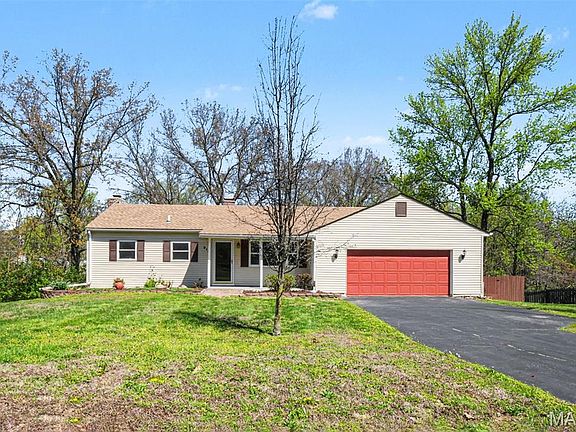 2nd image of 915 Coronet Dr