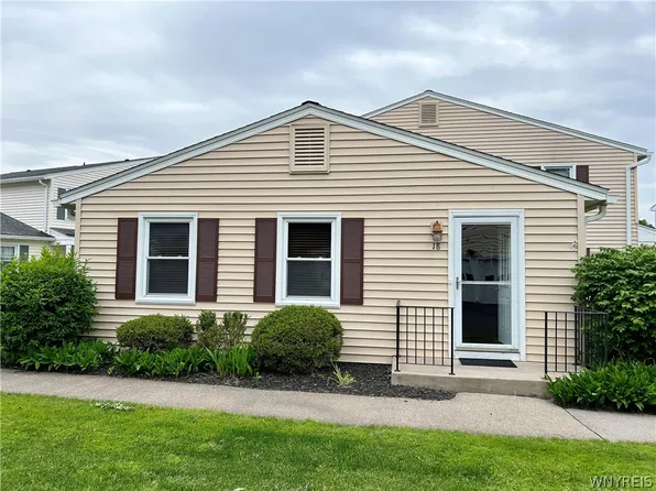 18 Arrowhead Way N, Fairport, NY 14450