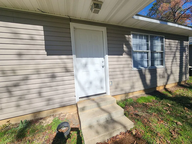 1310B Jeannie St — Photo 8