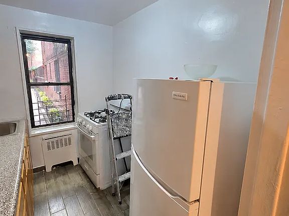 5th image of 52 Westervelt Ave Floor 3