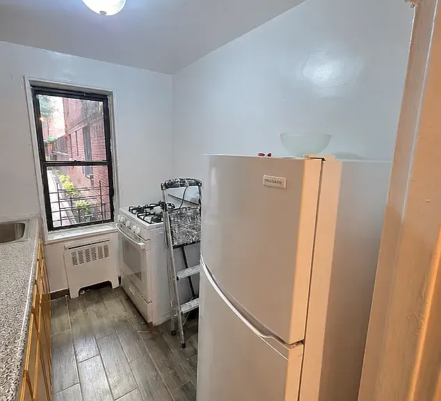 52 Westervelt Ave #3 — Photo 5