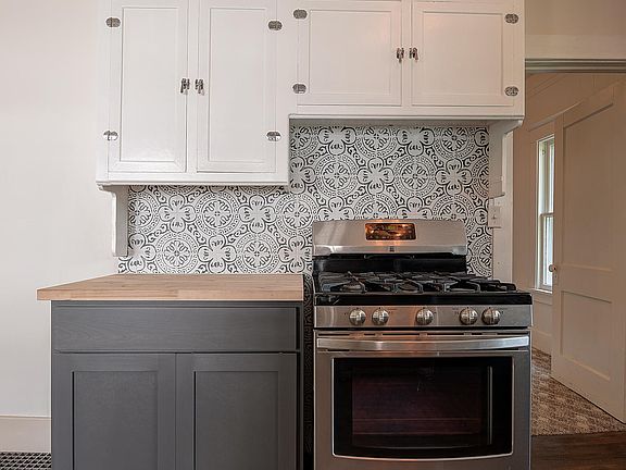 3rd image of 509 Lake St