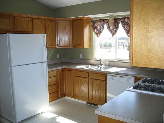 2nd image of 8054 Tillicum Grv NE
