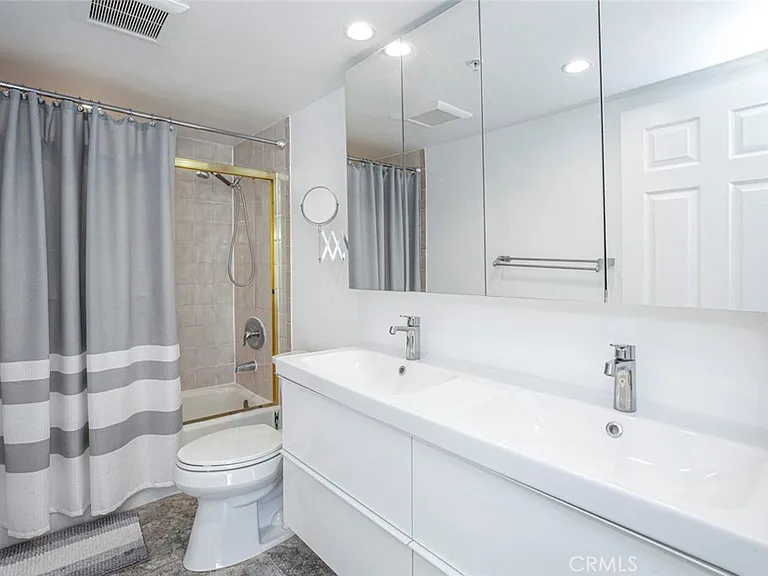 110 W Maple St #30 — Photo 34