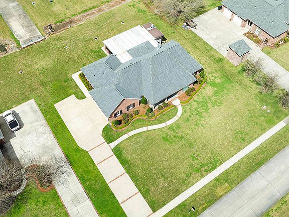 5th image of 214 Lake Decade Ct