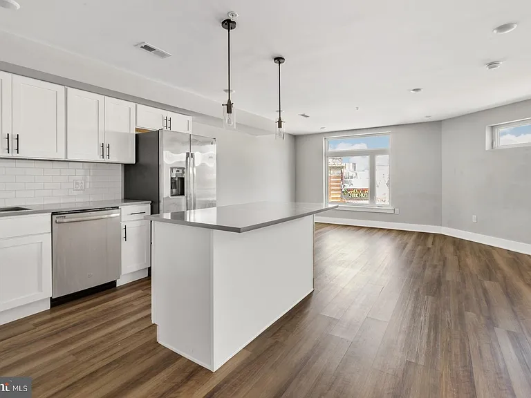 3965 Lancaster Ave #302 — Photo 3
