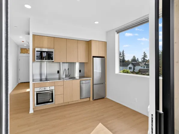7480 N Delaware Ave - Modern North Portland Living