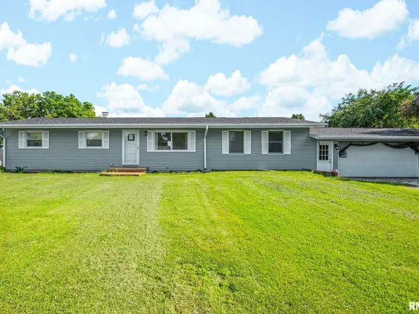 302 W Bernard St, Abingdon, IL 61410