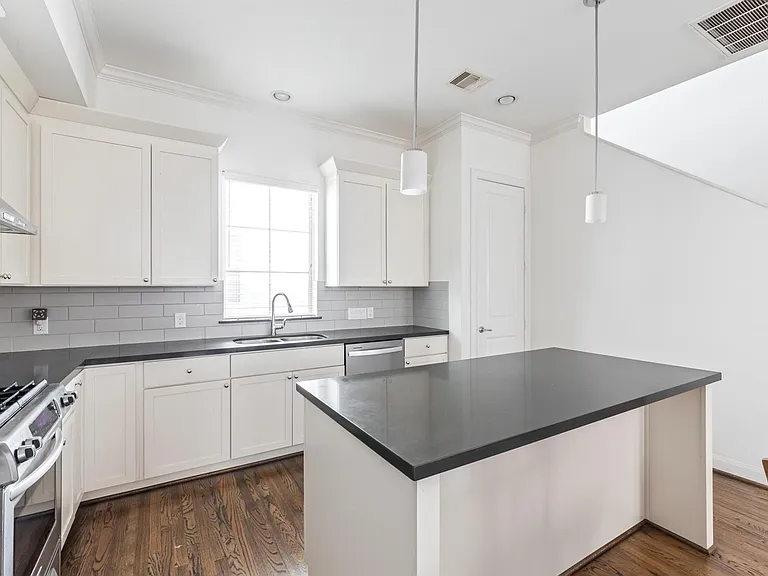 18 Hermann Park Ct — Photo 12