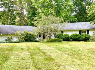 29 Woodside Rd, Chagrin Falls, OH 44022