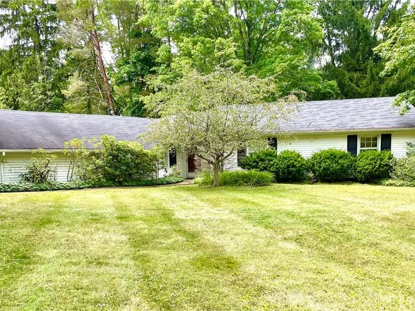 29 Woodside Rd, Chagrin Falls, OH 44022