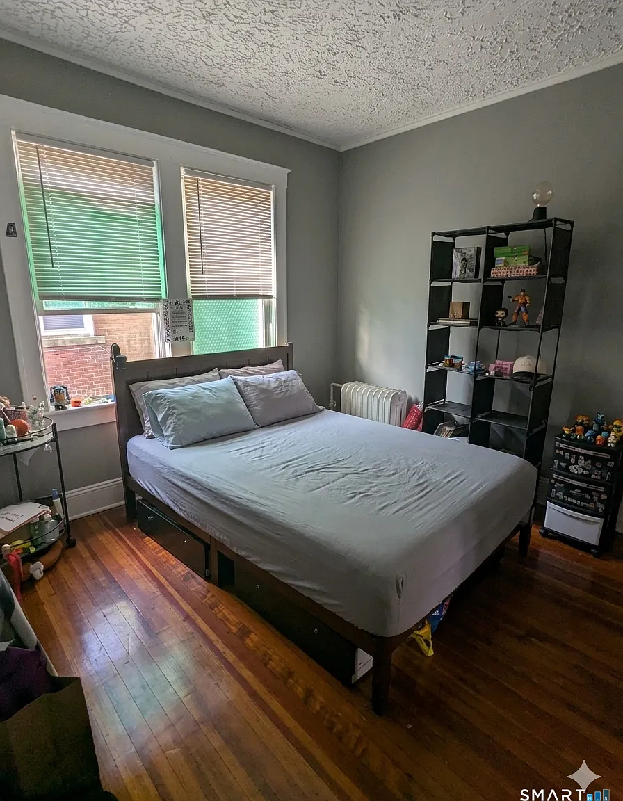 3 bed, 1.0 bath, 3450 sqft, $1,750 — Photo 3