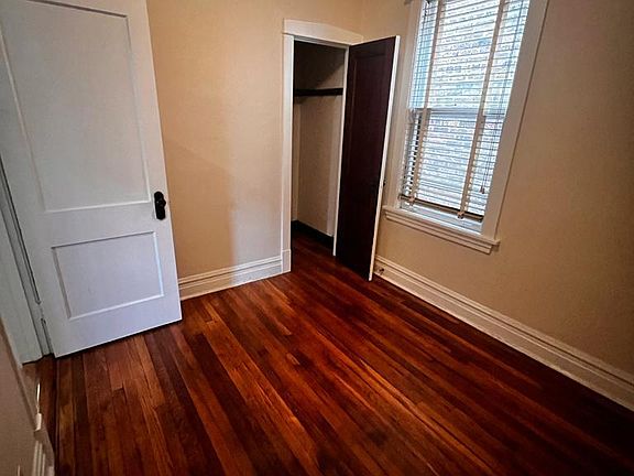 4th image of 3615 N Leavitt St #2