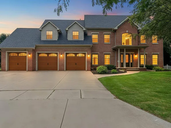3901 N Millwood Dr, Appleton, WI 54913