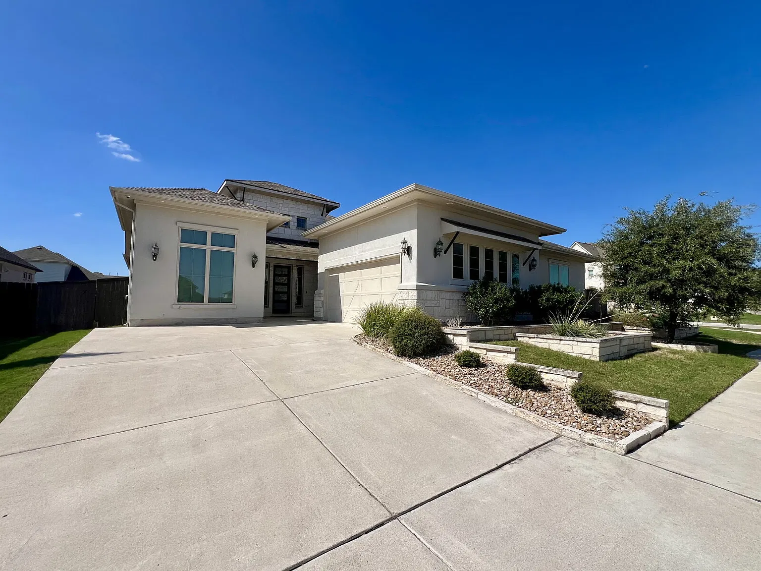 4 bed, 3.5 bath, 3424 sqft, $4,000 — Photo 2