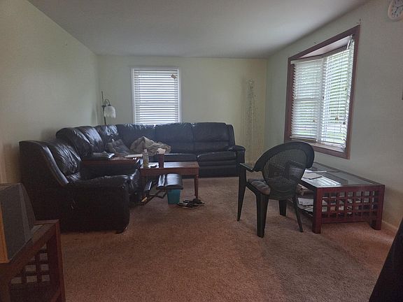 3rd image of 309 Maple Ln