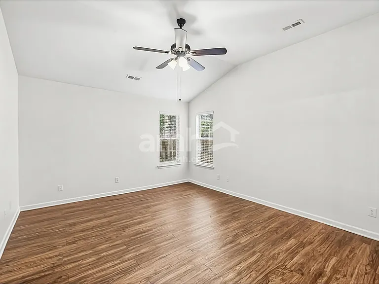 9818 Highlands Crossing Dr — Photo 10