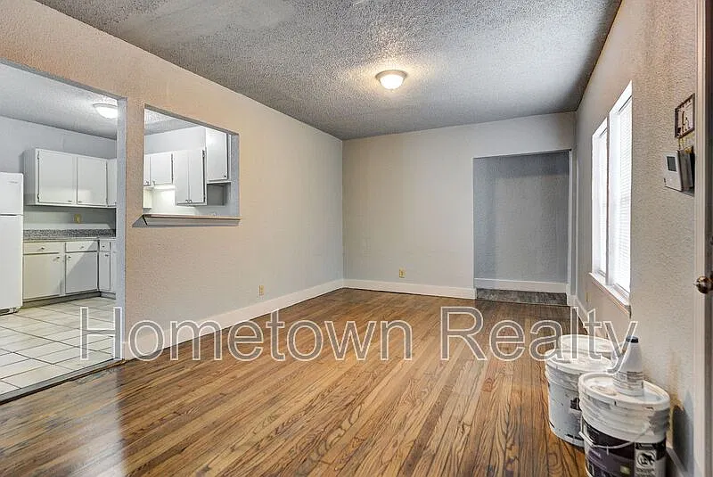 5 bed, 2.0 bath, 1570 sqft, $1,495 — Photo 2