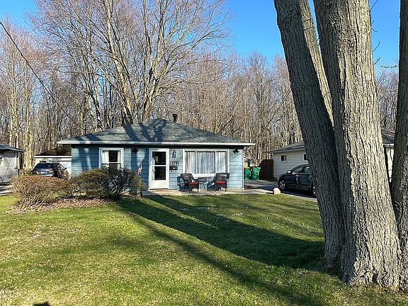 2nd image of 4561 Willowbrook Dr