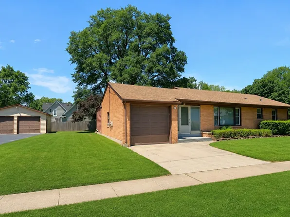 319 N Lord Ave, Carpentersville, IL 60110