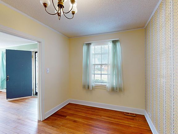 5th image of 938 Saint John Ave