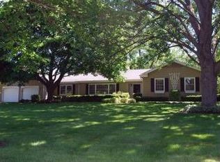 831 S Country Dr, Barrington, IL