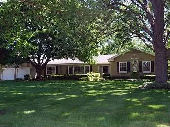 831 S Country Dr photo 1