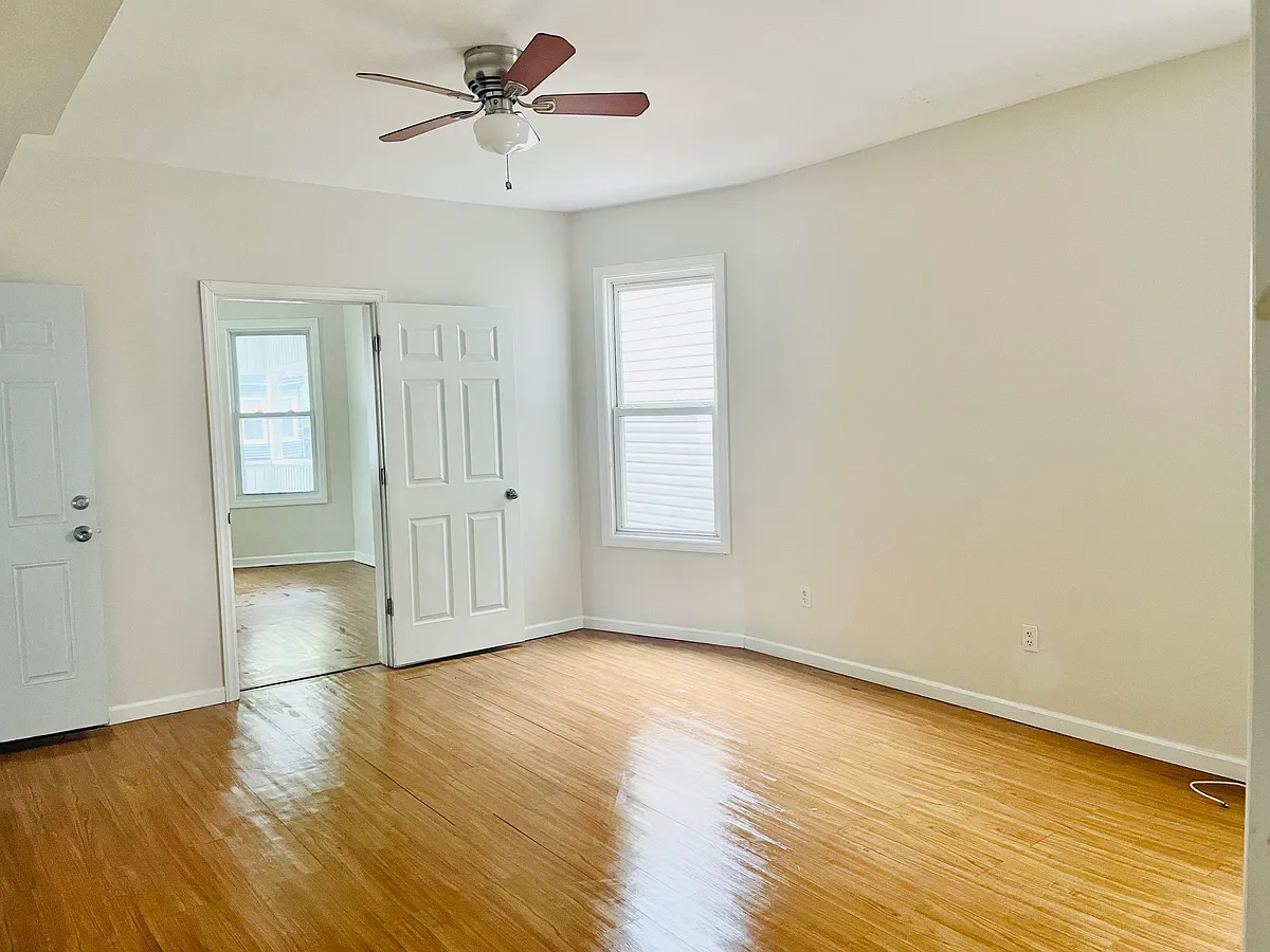 Building Photo - 157 N 16th St #2