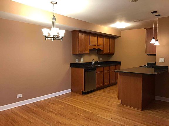 4th image of 16W585 Mockingbird Ln APT 101