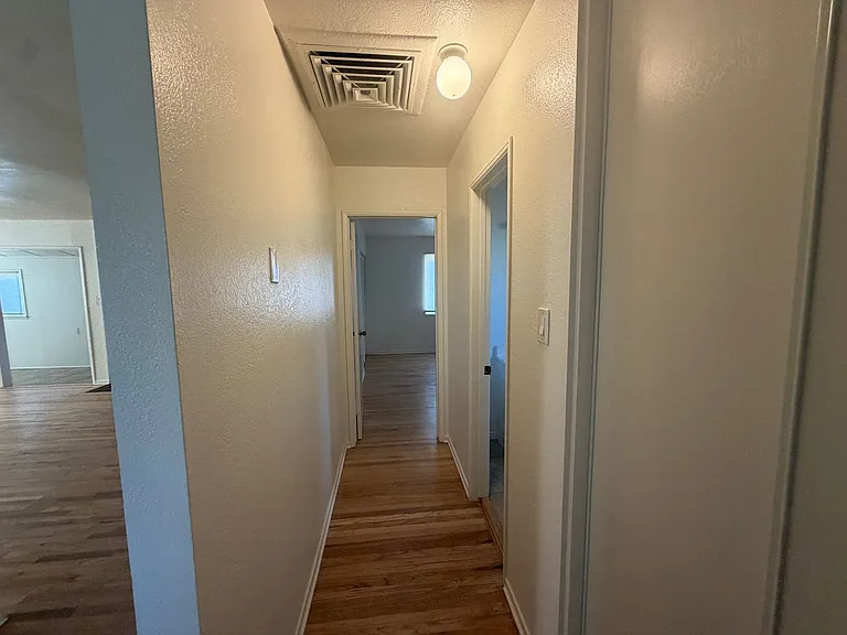 1365 W Jenner St — Photo 5