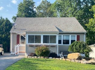 1 Sears Pl, East Hampton, CT 06424