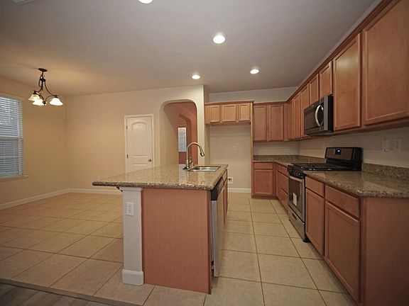 4th image of 110 Talmont Cir