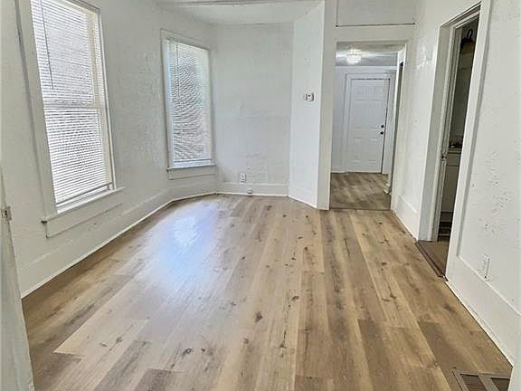 3rd image of 4409 E 10th St