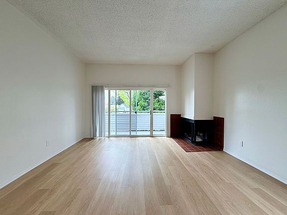 3rd image of 804 Market St APT D