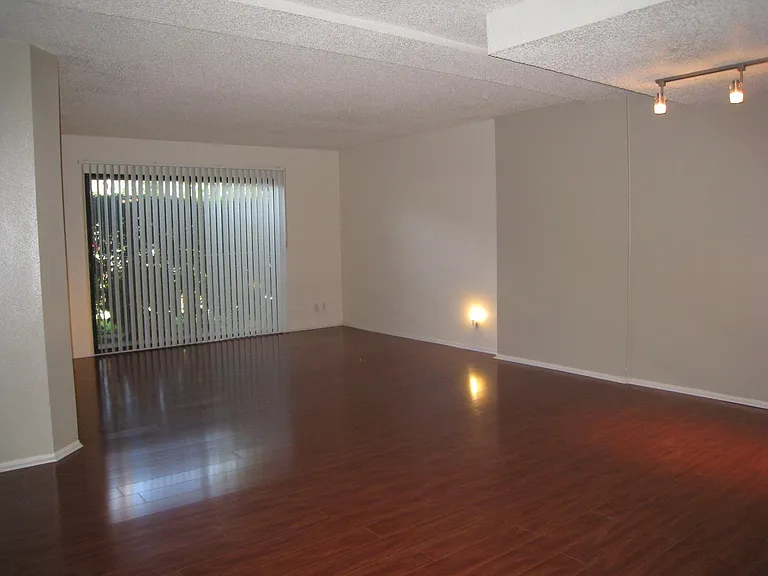 6591 Hazeltine Ave #305 — Photo 9