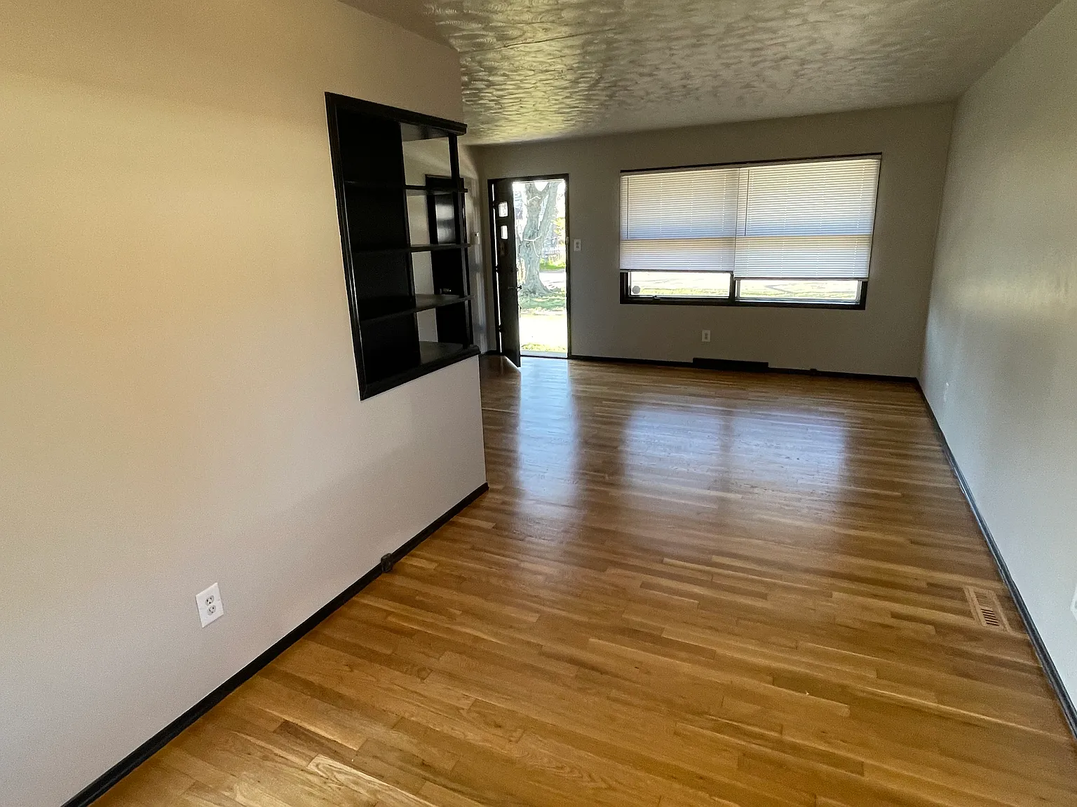 3 bed, 960 sqft, $1,525 — Photo 4