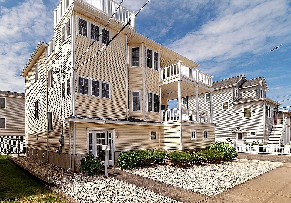 1st image of 10 E 10th St #1