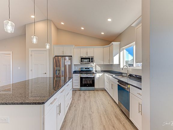 2nd image of 3883 Lovegrass Ln