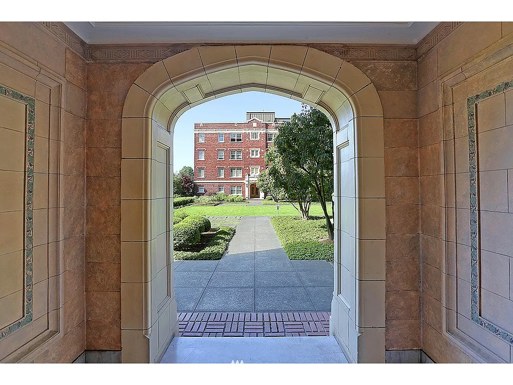 100 W Highland Drive #PH400 photo 1