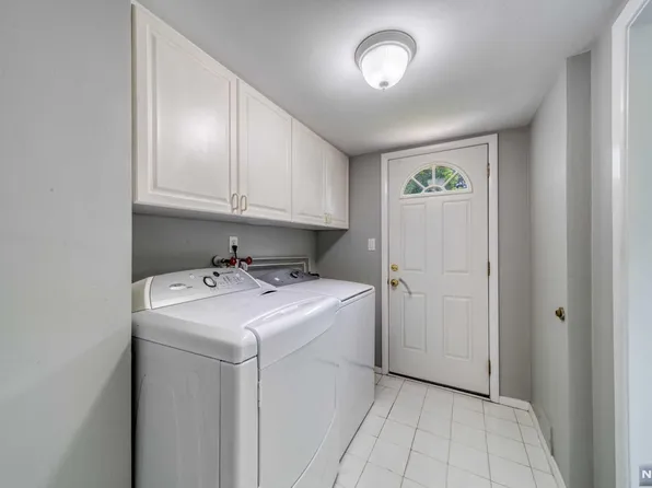 217 Alpine Dr, Closter, NJ 07624