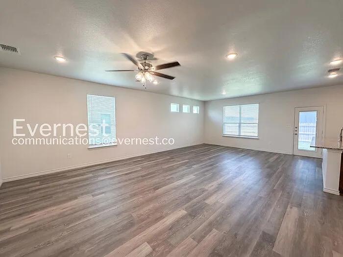 866 Freedom Cir — Photo 6