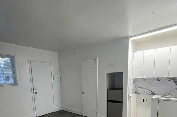 3rd image of 5305 Biscayne Blvd #202