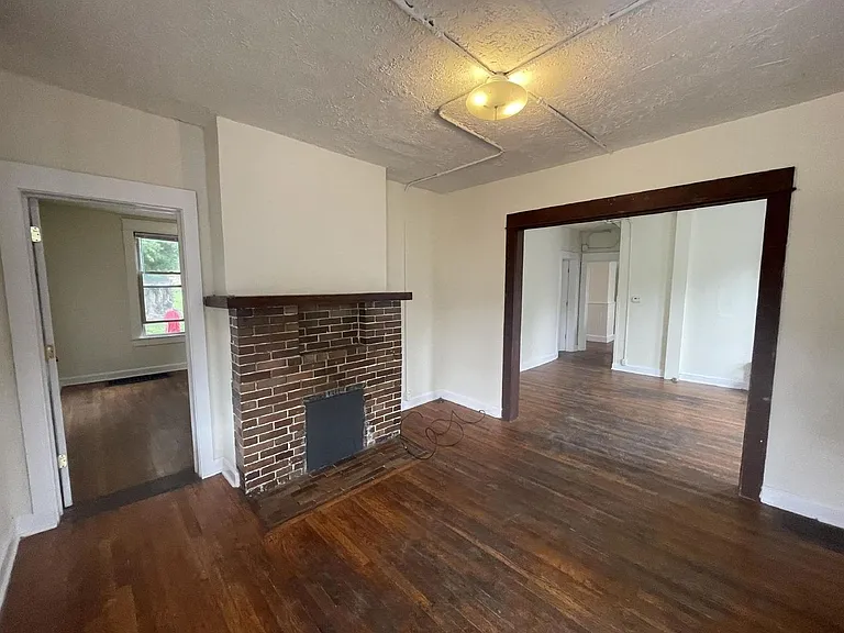 221 E 9th St — Photo 16