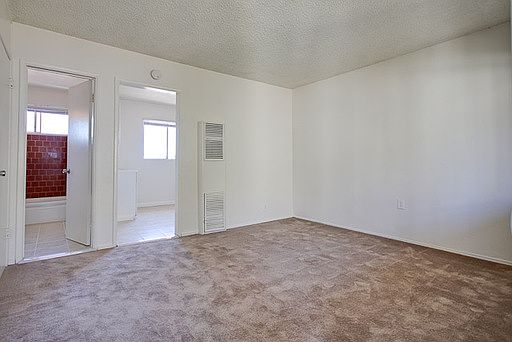 2nd image of 2715 44th St APT 3
