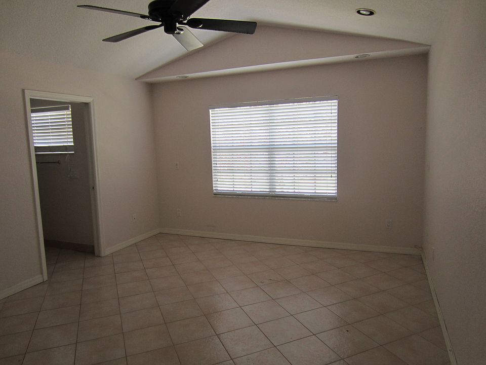 1st image of 530 NW 207th Ter