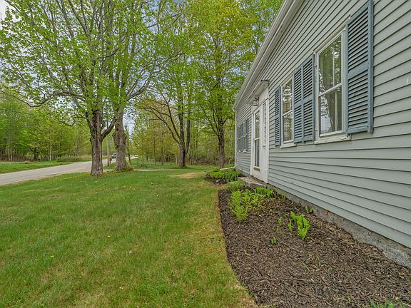 4th image of 33 Fields Pond Road