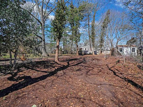 5th image of 15 Chapman Ln