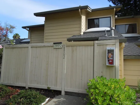 2802 Woodlake Drive, Santa Rosa, CA 95405